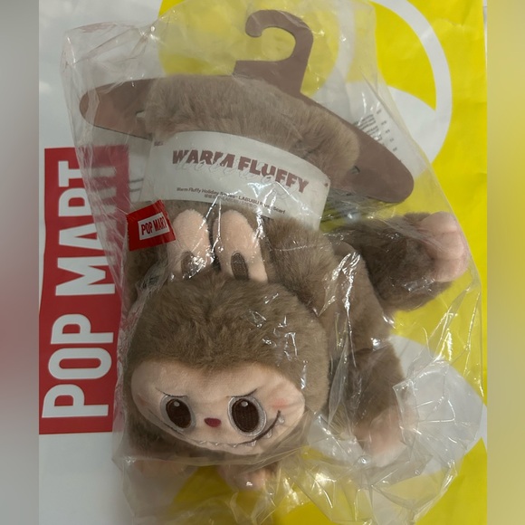 POP MART Labubu The Monsters Warm Fluffy Holiday Plush Scarf labubu 毛绒围巾 - Picture 2 of 8